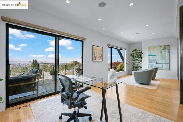 310 Pacific Ave, Piedmont CA: https://media.crmls.org/mediaz/85f917ce-dc63-4234-abda-f2f7f4999ee9.jpg