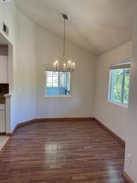 7765 Canyon Meadow Cir, Pleasanton CA: https://media.crmls.org/mediaz/85f9399c-02f5-461c-8e1d-38d66ee748ab.jpg