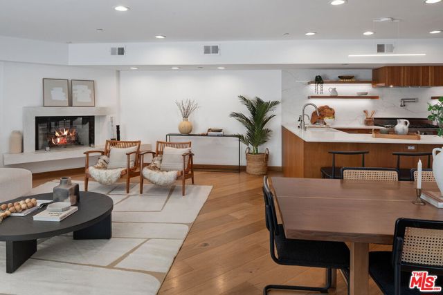 512 Brooks Avenue, Venice CA: https://media.crmls.org/mediaz/85fafaee-575c-4154-81c2-1670127befac.jpg
