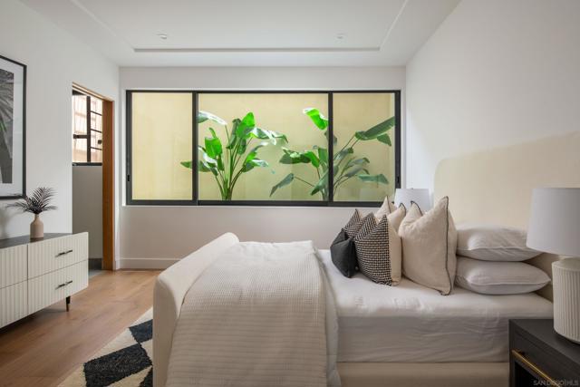 722 Amphitheatre Dr, Del Mar CA: https://media.crmls.org/mediaz/85fba0a4-3f68-4cfd-bcc9-35f5678b98f3.jpg