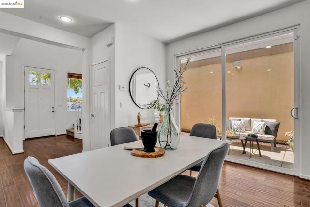 1623 Fortmann Way, Alameda CA: https://media.crmls.org/mediaz/85fc2585-41d7-45d2-82d0-955a024fcf9e.jpg