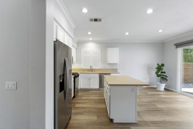 Detail Gallery Image 8 of 29 For 1655 Deer Peak Ct, Chula Vista,  CA 91913 - 4 Beds | 2/1 Baths