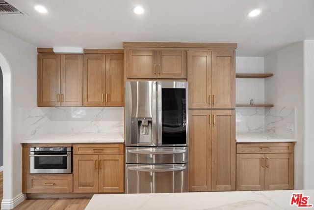 17805 Erwin Street, Encino CA: https://media.crmls.org/mediaz/85fd5c07-a489-46dd-be98-bffb07bdd97a.jpg
