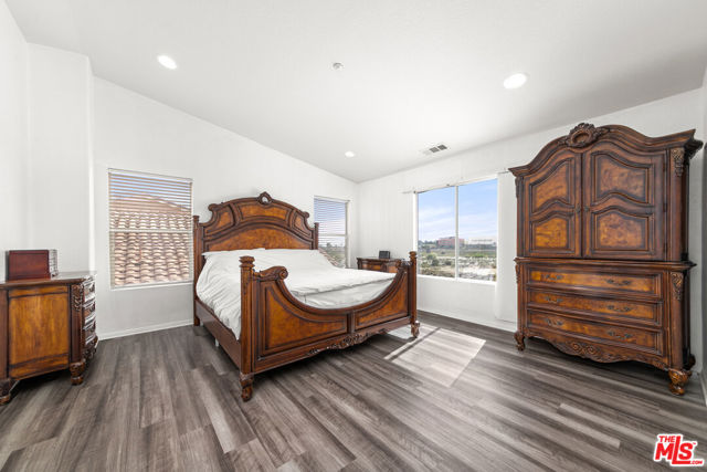 13041 Mesa Verde Way, Sylmar CA: https://media.crmls.org/mediaz/85fdc76a-ba2f-4ac4-9a96-54efca952349.jpg