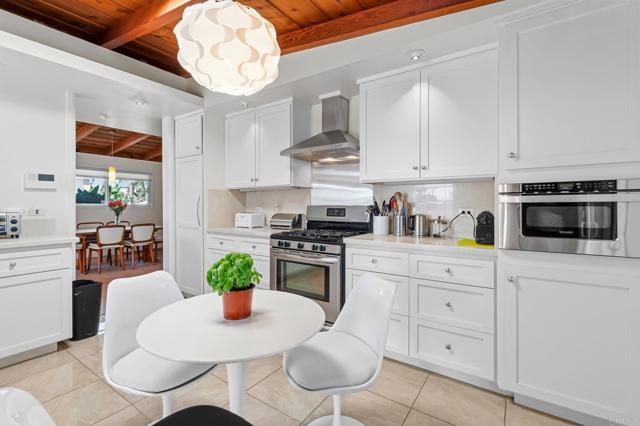 Detail Gallery Image 10 of 44 For 7209 Draper, La Jolla,  CA 92037 - 3 Beds | 3 Baths