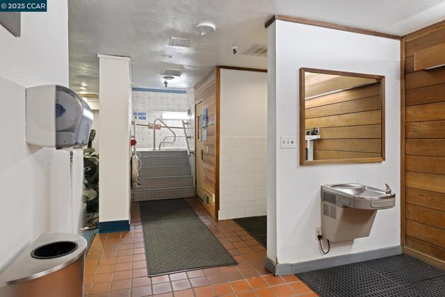 555 Pierce St, Albany CA: https://media.crmls.org/mediaz/85fe49e7-1705-4e11-a56d-1e228c3b9891.jpg