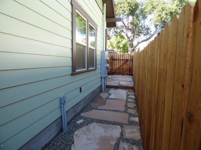 Detail Gallery Image 20 of 21 For 3412 Montrose Ave, Glendale,  CA 91214 - 2 Beds | 2 Baths