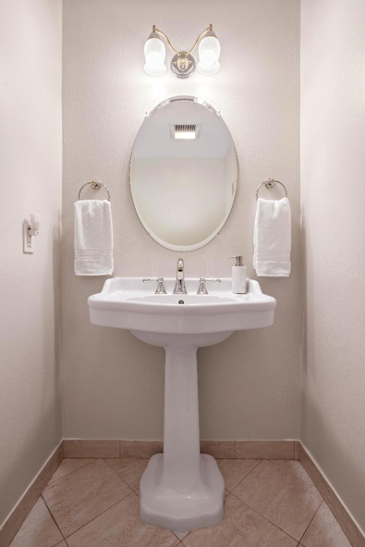 https://media.crmls.org/mediaz/85fee269-6493-46e7-ab4a-69909d333b0c.jpg?preset=X-Large