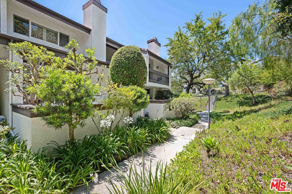 1622 Palisades Drive