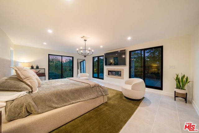 3236 Primera Avenue, Los Angeles CA: https://media.crmls.org/mediaz/86010fd7-f23d-44c1-8c17-03f6b259b7f3.jpg