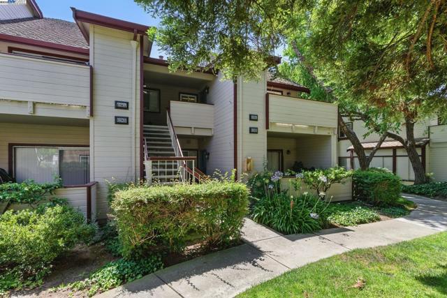 6198 Civic Terrace Ave, Newark CA: https://media.crmls.org/mediaz/860139b7-b64d-4fb5-bf95-f3aeb8917bc6.jpg