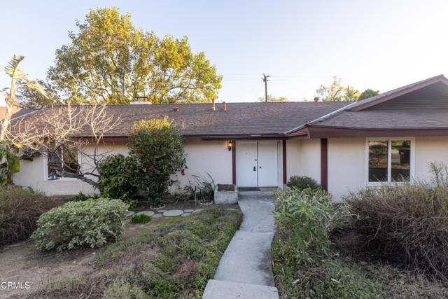 4901 Angeles Crest Circle, La Canada Flintridge CA: https://media.crmls.org/mediaz/86015b2f-3d6a-48b8-b322-f5c61f1c7338.jpg