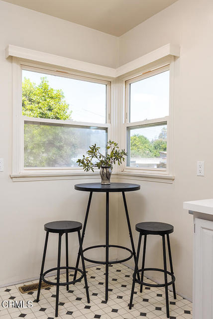 5134 Monte Bonito Drive Drive, Los Angeles CA: https://media.crmls.org/mediaz/860244d0-7509-4ea6-a03e-9daeed3314e0.jpg