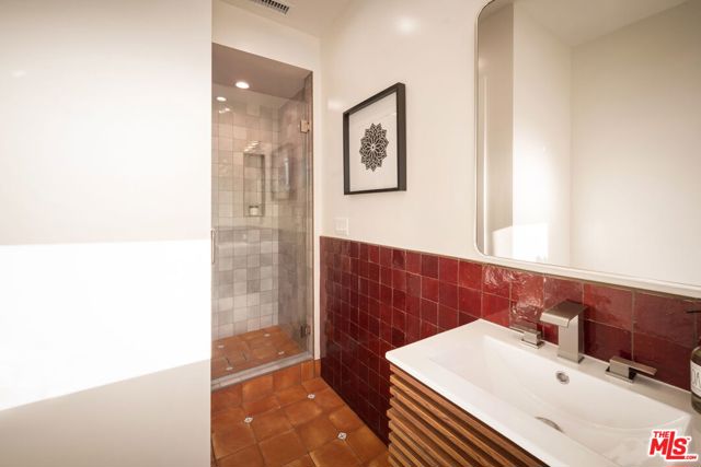 1237 S Curson Avenue, Los Angeles CA: https://media.crmls.org/mediaz/860249ad-c4ad-4441-9769-8a182859cee4.jpg