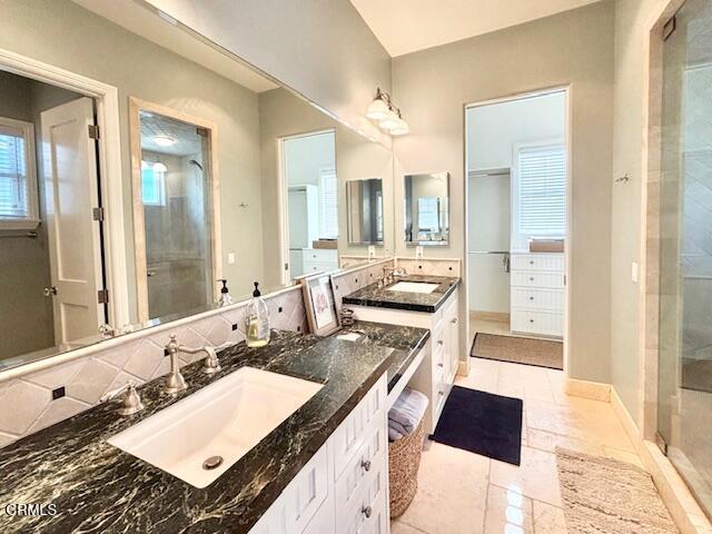 117 Glendale Avenue, Oxnard CA: https://media.crmls.org/mediaz/86028a74-0967-492a-9535-aeebce91338a.jpg
