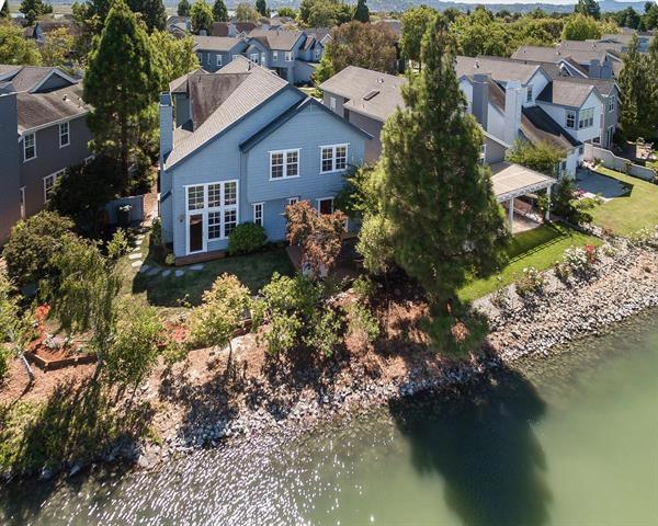 63 WATERSIDE Circle, Redwood City CA: https://media.crmls.org/mediaz/8602f1ae-0632-4e62-9836-f54565ac7a14.jpg