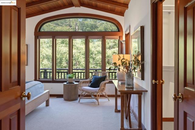 6890 Charing Cross Road, Berkeley CA: https://media.crmls.org/mediaz/8603103f-a120-497a-9371-6097e707e7d3.jpg