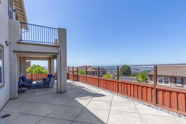 30111 Mountain View Drive, Hayward CA: https://media.crmls.org/mediaz/86031e19-c4d7-49d7-b9b8-58cf2f74ff56.jpg