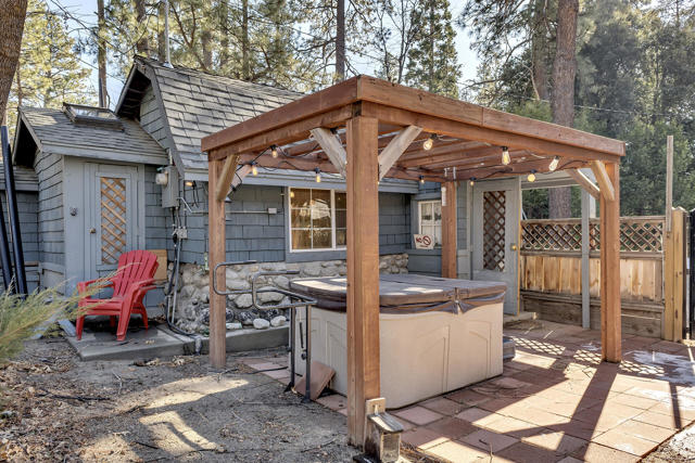 25585 Alderwood St Street, Idyllwild CA: https://media.crmls.org/mediaz/8603f71f-473a-4eb7-b70d-202f06dbca7e.jpg