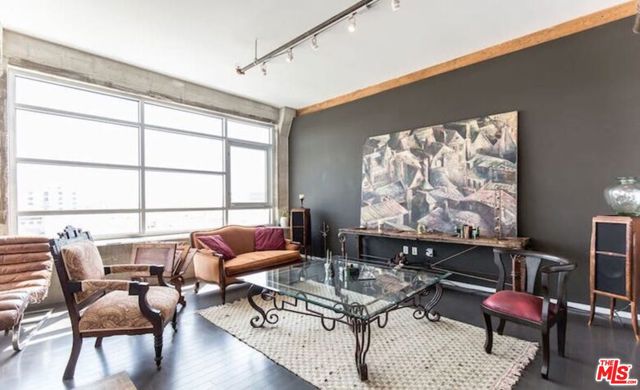530 S Hewitt Street, Los Angeles CA: https://media.crmls.org/mediaz/8603ffdc-5e92-42be-a145-64f848bc6218.jpg