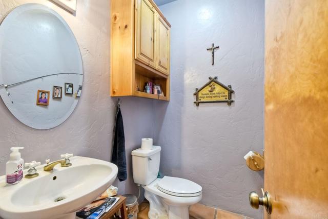 Detail Gallery Image 13 of 36 For 16001 Dorothy Ln, Valley Center,  CA 92082 - 3 Beds | 2/1 Baths