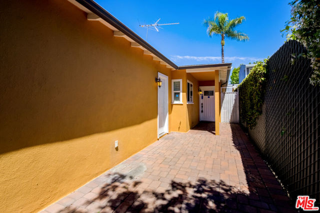 14405 MAGNOLIA Boulevard photo 6
