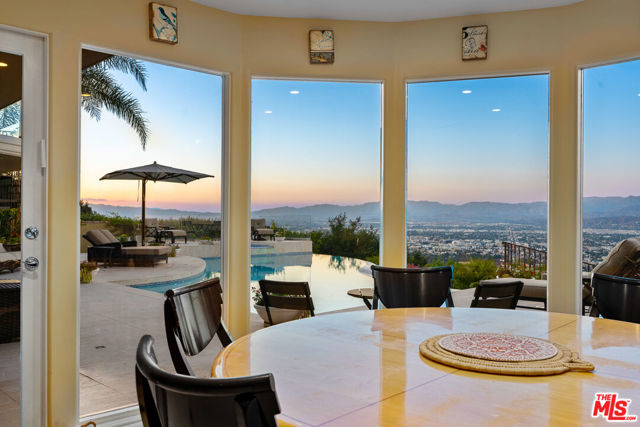 7833 Torreyson Drive, Los Angeles CA: https://media.crmls.org/mediaz/8604a83b-9829-4636-bb26-cc4c0faa5281.jpg