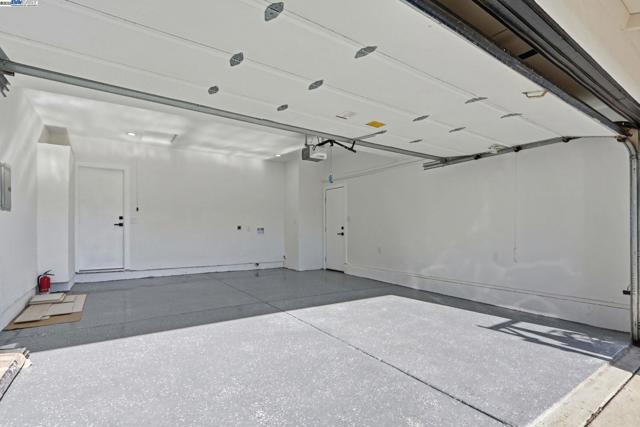 32252 Coronation dr, Union City CA: https://media.crmls.org/mediaz/8604c92f-6a40-4d29-b2a7-4498ee469a9f.jpg