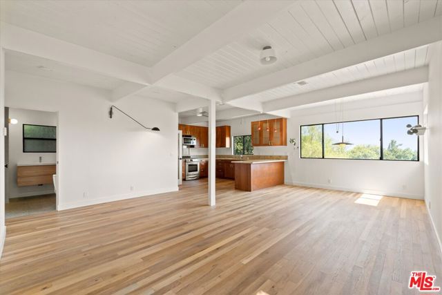 4950 Marmol Drive, Woodland Hills CA: https://media.crmls.org/mediaz/8604fc0d-8063-4e7e-af63-30a7e927b4d1.jpg
