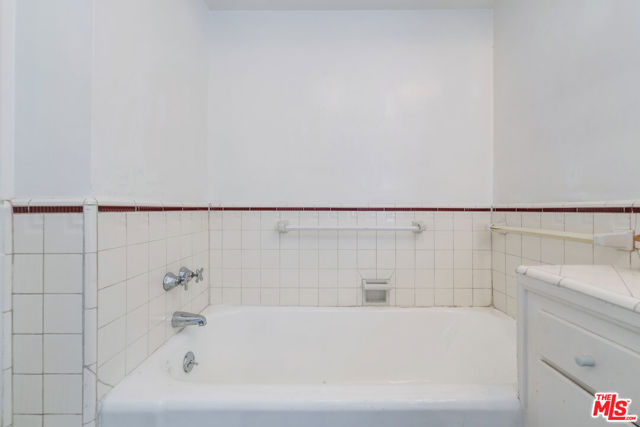 3916 Hepburn Avenue, Los Angeles CA: https://media.crmls.org/mediaz/860551a0-40f8-4b38-95c2-6f225fd47a23.jpg