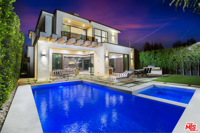 4527 Simpson Avenue, Studio City CA: https://media.crmls.org/mediaz/86057f50-febe-4cf3-bb29-cc6da56bc12a.jpg