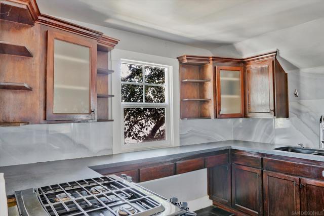 1035 Edgemont Place, San Diego CA: https://media.crmls.org/mediaz/8605b261-b548-44af-9447-3a9f1c280d71.jpg