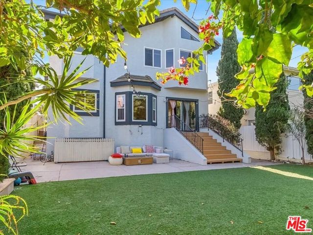 7939 W 80th Street, Playa del Rey CA: https://media.crmls.org/mediaz/8605e61c-e7a4-469e-9215-cec0368a9ca1.jpg