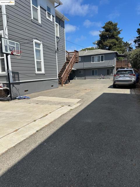 1520 Willow St, Alameda CA: https://media.crmls.org/mediaz/8605f2b9-5a02-428d-ac49-05c9473747de.jpg