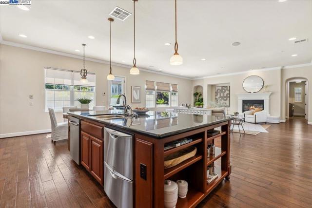 Image 3 of 47 For 2252 Britannia Dr