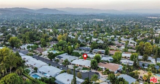 5714 El Canon Avenue, Woodland Hills CA: https://media.crmls.org/mediaz/8606f0bf-3a9e-47d5-a548-82f8b19b78a2.jpg