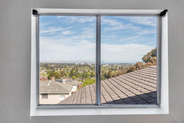347 Rolling Hills Avenue, San Mateo CA: https://media.crmls.org/mediaz/86075ff6-88b0-4170-8fd3-6a575be6ae0e.jpg