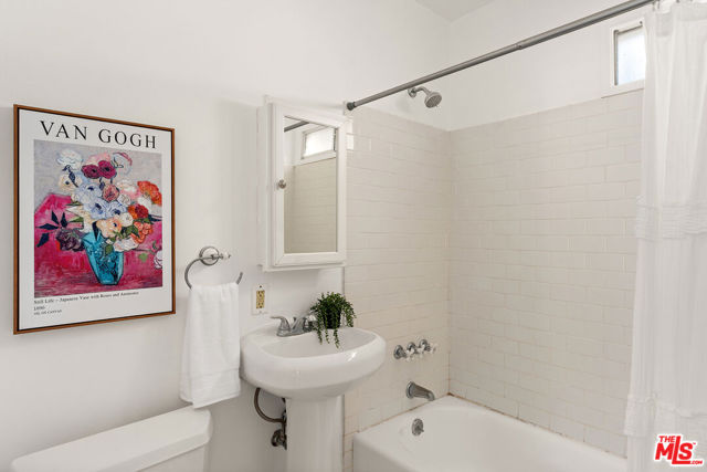 3220 Garden Avenue, Los Angeles CA: https://media.crmls.org/mediaz/8607953f-c3c4-496a-9306-ae028276ae6c.jpg