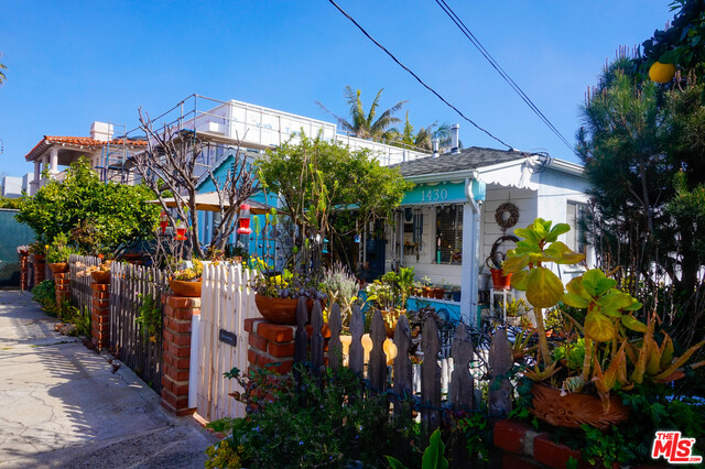 1430 BONNIE BRAE Street, Hermosa Beach, California 90254, 2 Bedrooms Bedrooms, ,2 BathroomsBathrooms,Residential,Sold,BONNIE BRAE,17213342