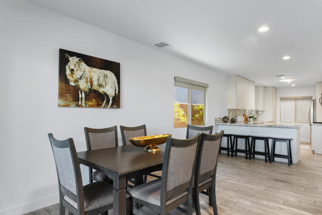 52540 Avenida Juarez, La Quinta CA: https://media.crmls.org/mediaz/8607d207-8daf-43d0-bf1c-fdfb21de462e.jpg