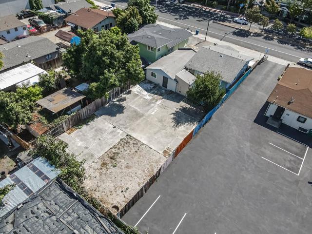 558 A Street, Hayward CA: https://media.crmls.org/mediaz/8607d56d-ee0d-4c85-bcdc-ada1d9edddd2.jpg