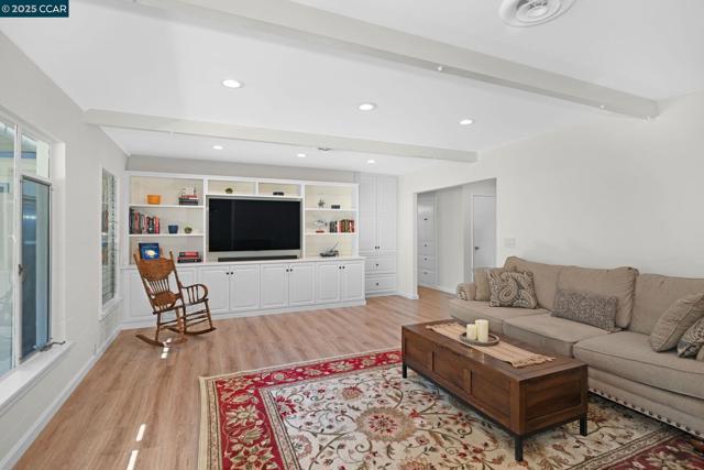 1536 Maynard St, Concord CA: https://media.crmls.org/mediaz/860814e8-c92c-4338-9735-e6b3229a1deb.jpg