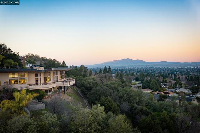 21 Deer Oaks Ct, Pleasanton CA: https://media.crmls.org/mediaz/86083292-5997-4edc-a70d-1118f49417f1.jpg