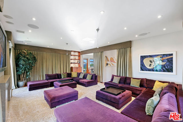 301 Loma Metisse Road, Malibu CA: https://media.crmls.org/mediaz/86086d19-2a7f-4c1a-93c5-08a63832f6b1.jpg