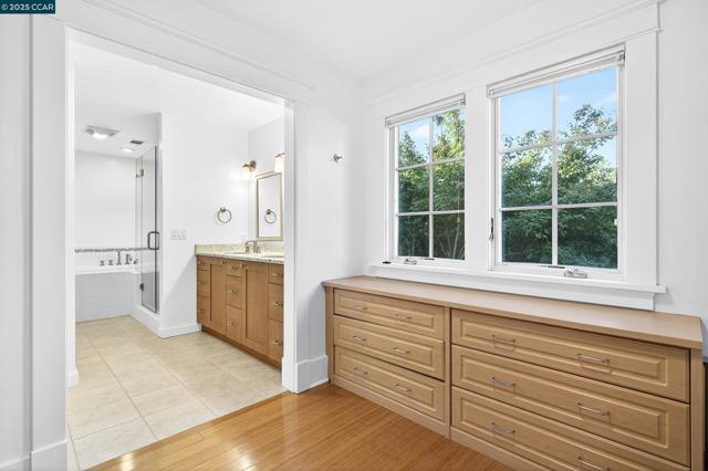 1206 Rimer Dr, Moraga CA: https://media.crmls.org/mediaz/860895f9-a02e-4943-85bd-e3980480ba1b.jpg