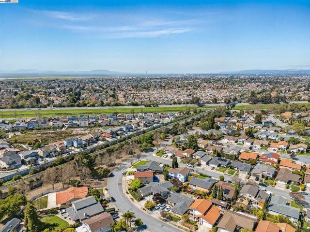 33537 Bardolph Cir, Fremont CA: https://media.crmls.org/mediaz/8608ac4f-a8c7-45e6-92b7-d65651d0f6e0.jpg