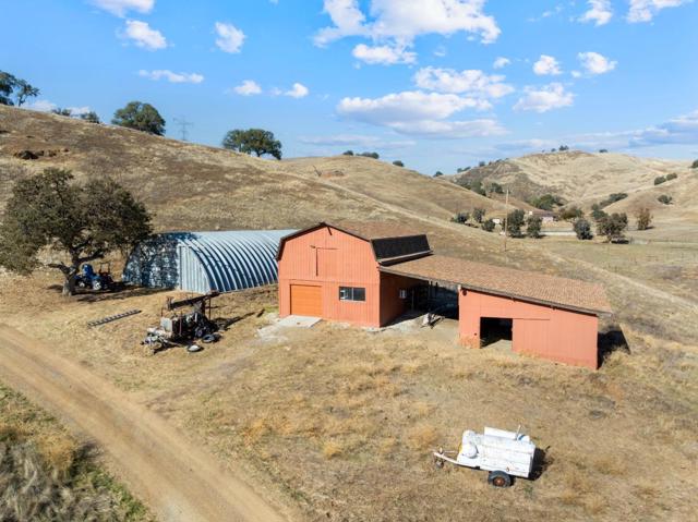 20101 Panoche Road, Paicines CA: https://media.crmls.org/mediaz/860a9c62-c203-4a57-a27c-d674ceb20e26.jpg