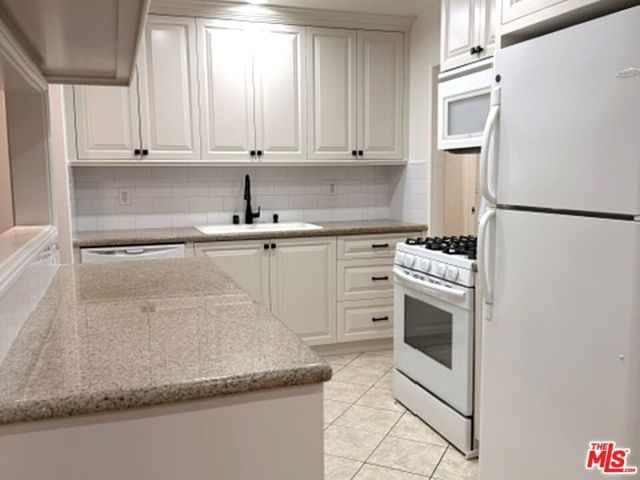 6313 Bluebell Avenue photo 7