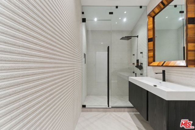 2600 Carman Crest Drive, Los Angeles CA: https://media.crmls.org/mediaz/860b7ea7-f026-4805-86d0-f0a725cc02c8.jpg