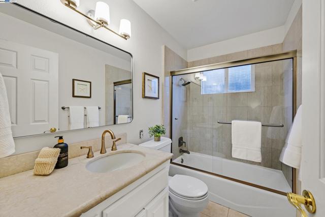 7872 Meadowbrook Ct, Pleasanton CA: https://media.crmls.org/mediaz/860b7f14-7bca-4641-b606-3fbf23b85328.jpg